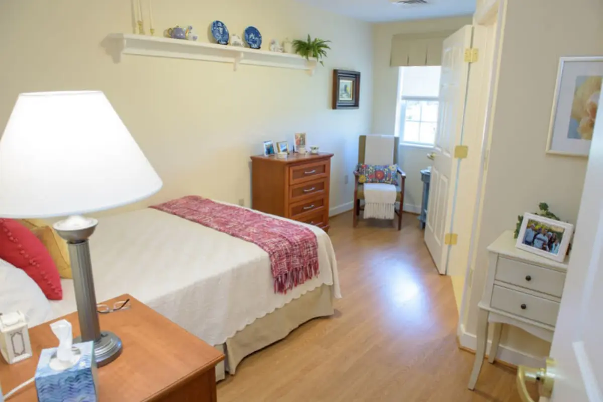 https://www.jaybirdseniorliving.com/wp-content/uploads/2024/07/Bedroom-1.webp