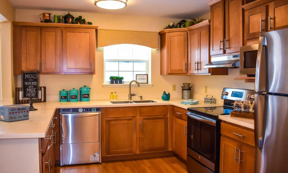 https://www.jaybirdseniorliving.com/wp-content/uploads/2024/07/Kitchen.webp